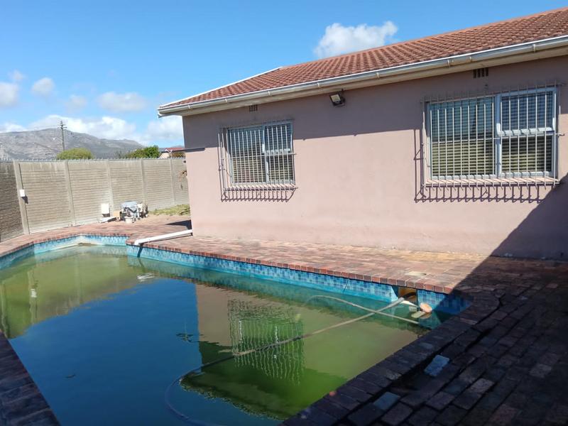 3 Bedroom Property for Sale in Heathfield Western Cape